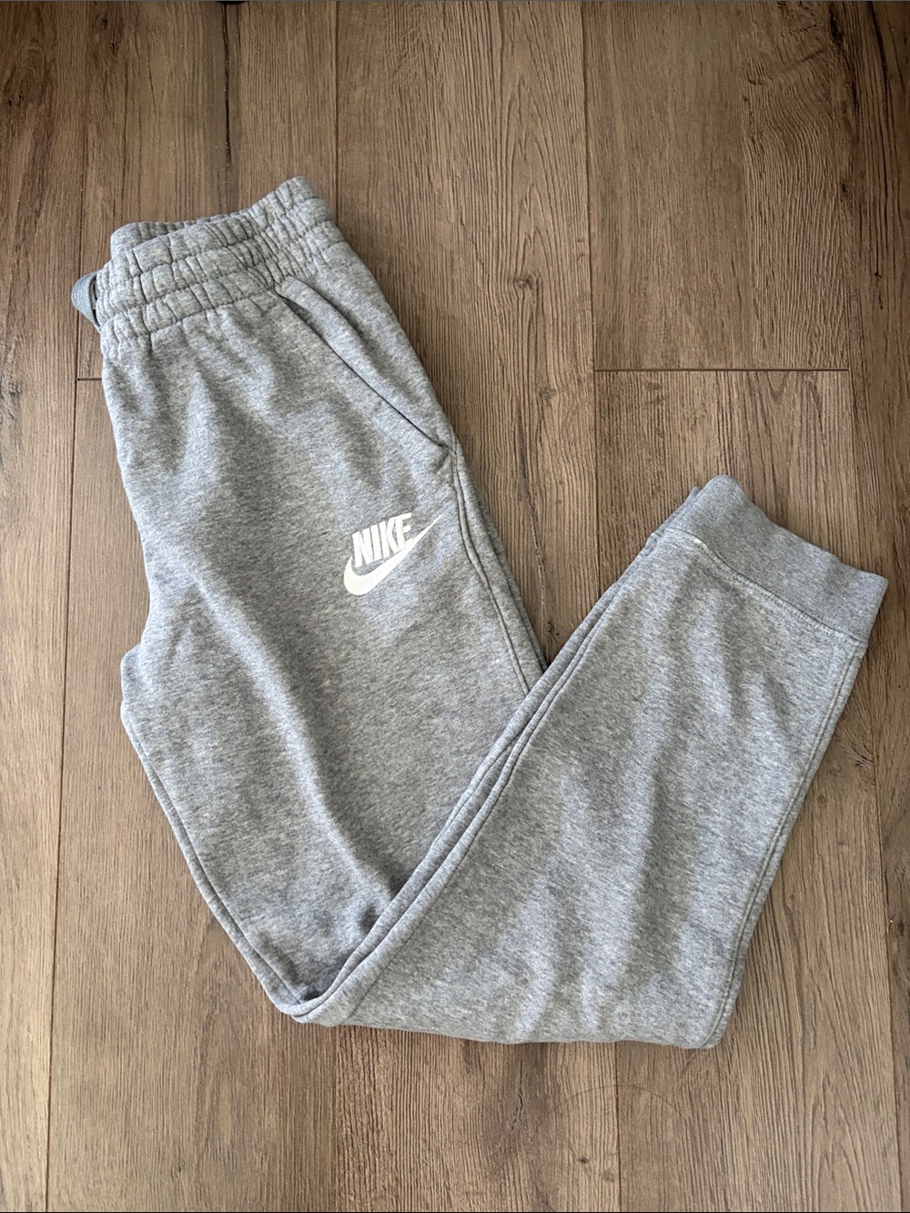 Nike Kids Light Gray Fleece Joggers with White Logo. Boys size large